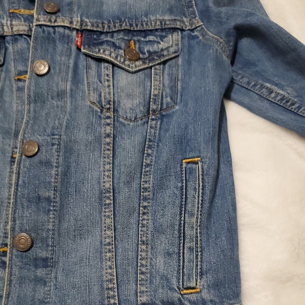 Levi's Classic Blue Jean Jacket - Picture 6 of 10